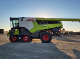 2022 CLAAS Combine 8700TT