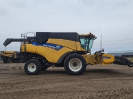 2013 New Holland Combine CR9090Z