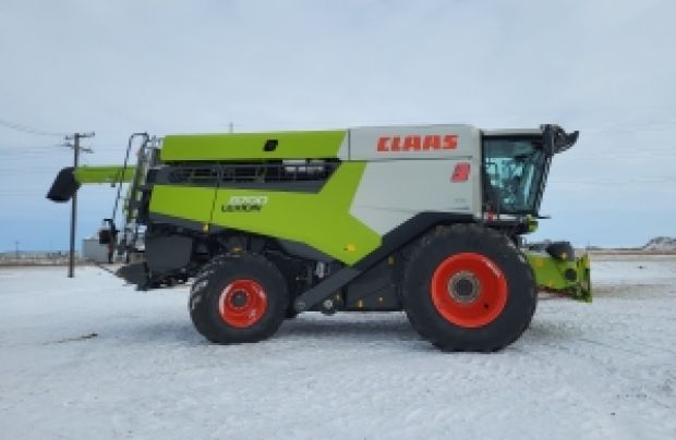 2022 CLAAS Combine 8700