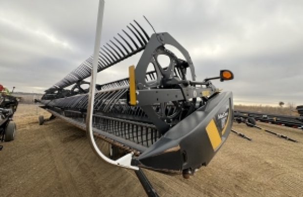 2021 MacDon Header Combine FD140