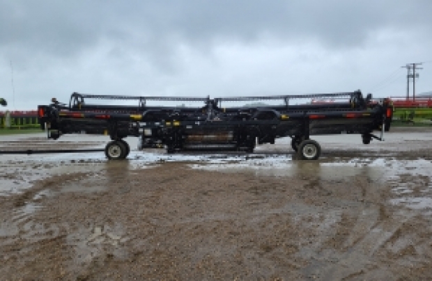 2020 MacDon Header Combine FD135