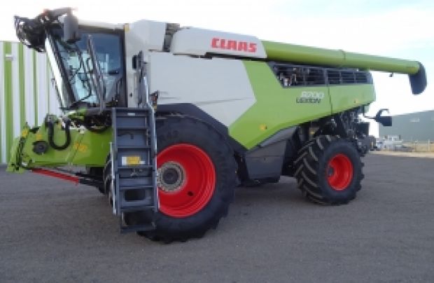 2020 CLAAS Combine 8700