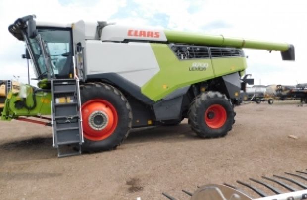 2022 CLAAS Combine 8700
