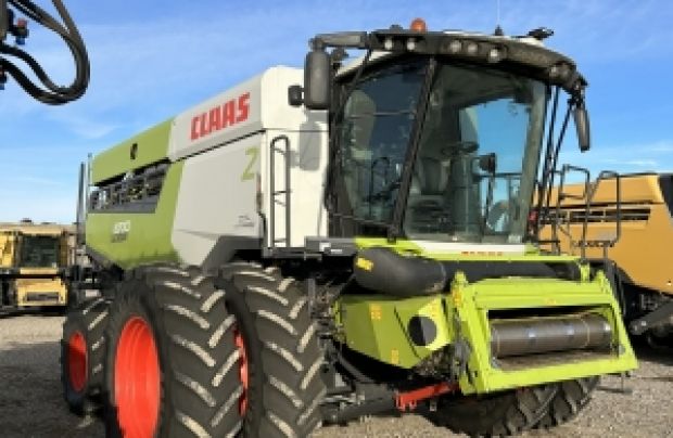 2020 CLAAS Combine 8700