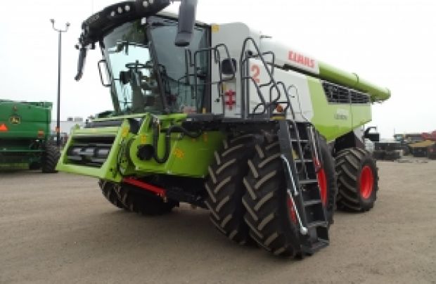 2024 CLAAS Combine 8700
