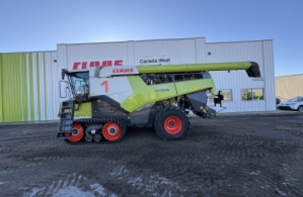 2022 CLAAS Combine 8600TT