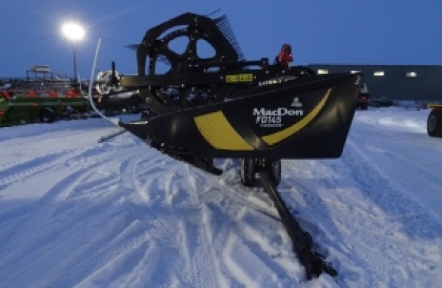 2018 MacDon Header Combine FD145