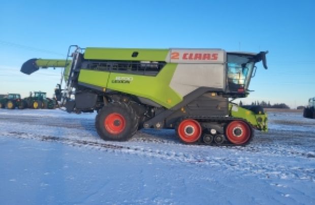 2023 CLAAS Combine 8700TT