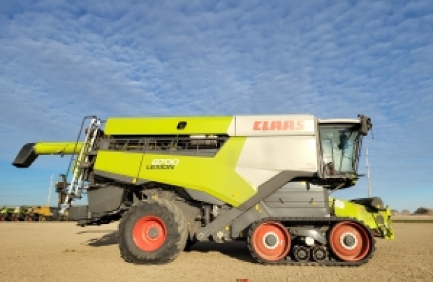 2022 CLAAS Combine 8700TT
