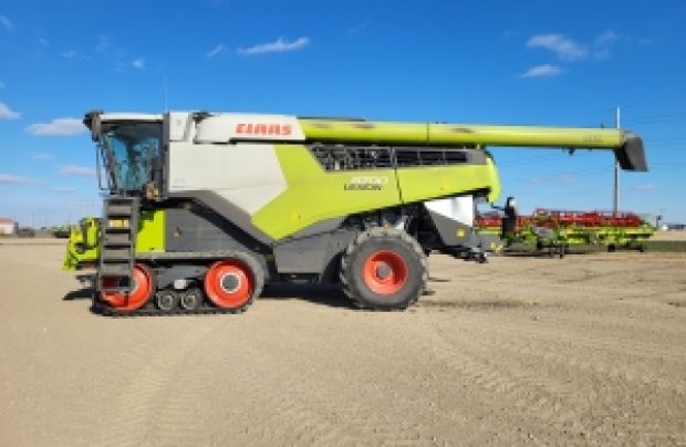 2022 CLAAS Combine 8700TT