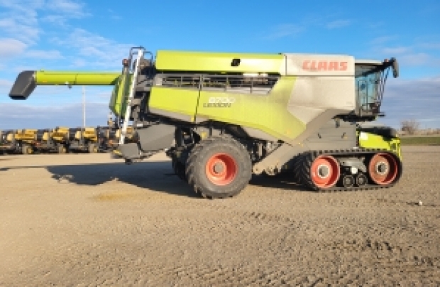 2022 CLAAS Combine 8700TT