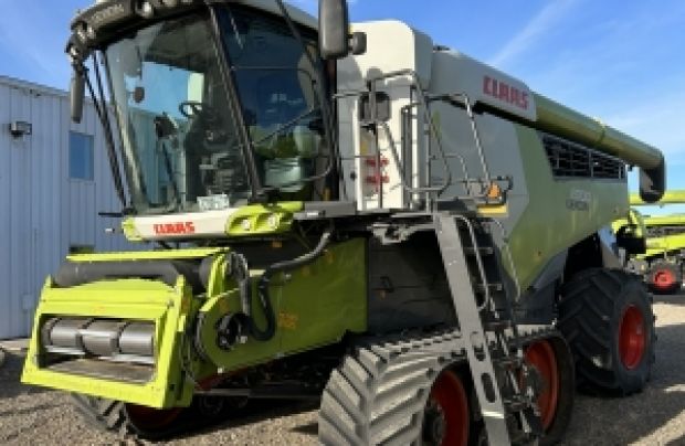 2021 CLAAS Combine 8700TT