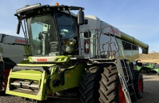 2022 CLAAS Combine 8700