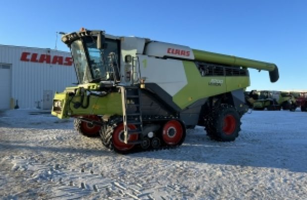 2021 CLAAS Combine 8700TT