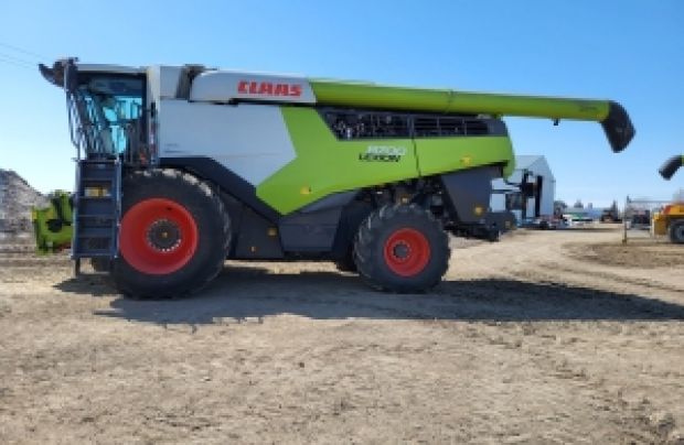 2021 CLAAS Combine 8700