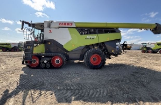 2023 CLAAS Combine 8700TT