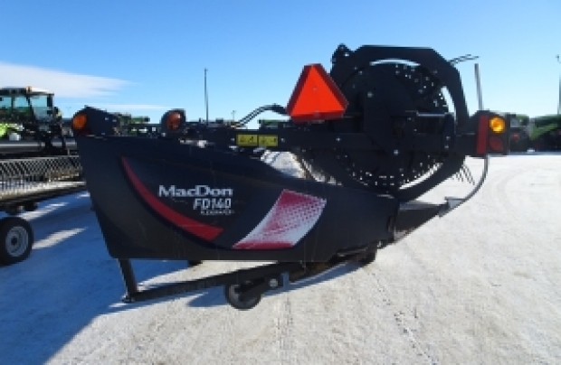 2018 MacDon Header Combine FD140