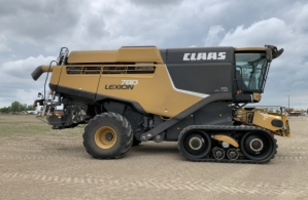2018 CLAAS Combine 780TT