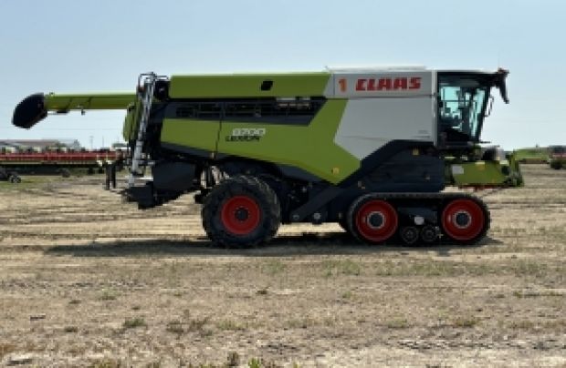 2023 CLAAS Combine 8700TT